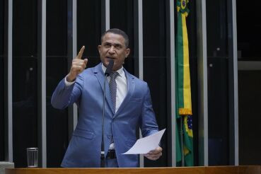 Deputado federal sai em defesa de padre Paulo Ricardo