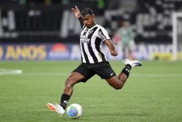 Cuiabano, do Botafogo, é observado por olheiros de três clubes europeus