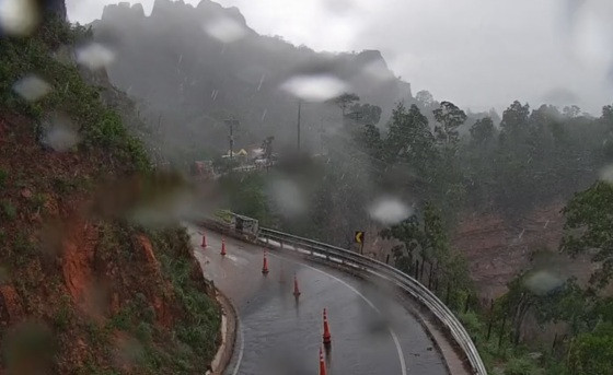 Tráfego na estrada Cuiabá - Chapada é interrompido por conta de chuvas