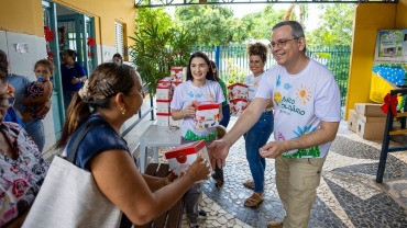 Aprosoja MT realiza ação de natal com famílias assistidas pela instituição Obras Sociais Mãe Zeferina