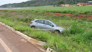 Corpo é encontrado dentro de carro em frente a fazenda em MT