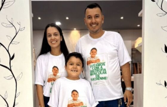 Família de Cláudia luta contra o tempo para salvar filho com doença rara