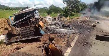 Caminhoneiros morrem em acidente na BR-070, em MT; vídeos