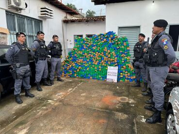 Caminhoneiro fura bloqueio, mas acaba preso com 1 tonelada de maconha