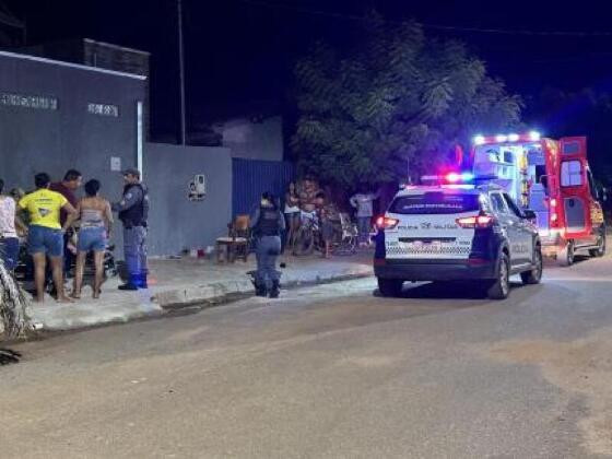 Jovem é morto a tiros e namorada baleada enquanto tomavam tereré