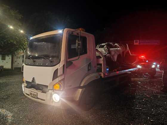 Caminhonete da Força Tática capota devido a chuva intensa na Chapada