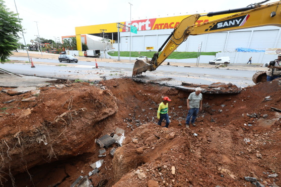 Miguel Sutil tem infiltração e prefeitura de Cuiabá realiza reparos