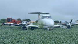 Avião da Amaggi com 7 pessoas cai em plantação de soja em MT