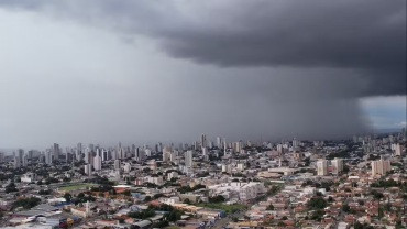 Após temporal, Cuiabá segue com previsão de chuva forte