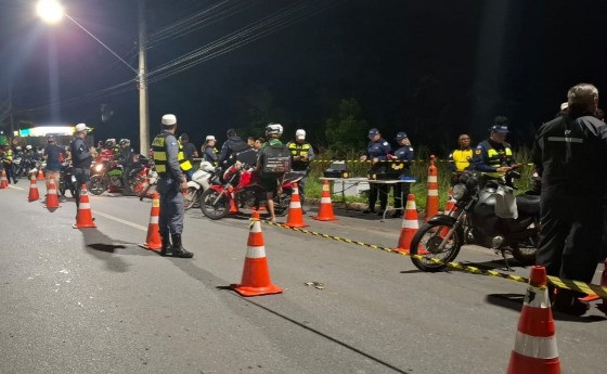 Dois motocicllistas são presos pilotando bêbados no Tijucal, em Cuiabá