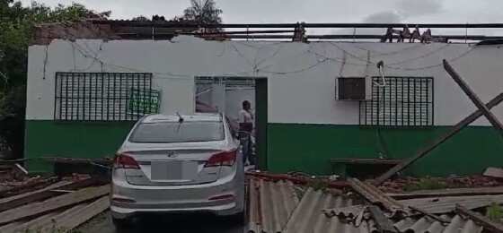 Temporal causa destelhamento de Centro de Saúde em Cuiabá