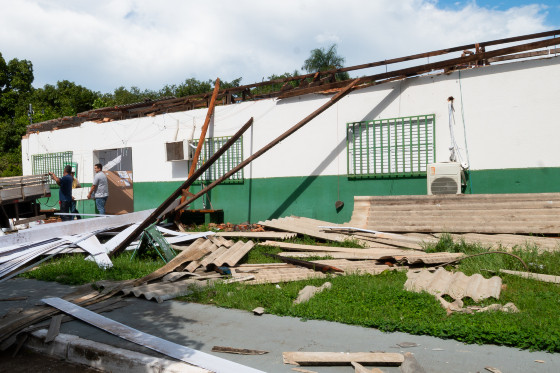 Centro de Saúde destelhado