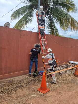 Empresária é presa por fazer 'gato de energia' em loja de biquíni 