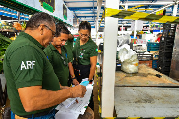 Cuiabá interdita 10 boxes inativos no Mercado do Porto