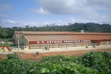 Justiça manda suspender fechamento de escola em MT