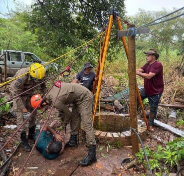 Trabalhador cai em poço de 20 metros de profundidade em MT