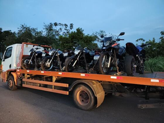 PM acaba com 'rolezinho' e apreende 9 motos em Cuiabá