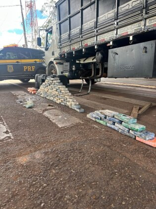 Motorista é preso transportando mais de 100 quilos de drogas em caminhão 