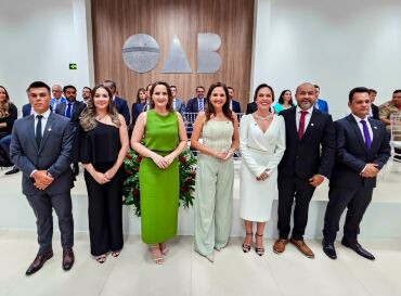 Em noite de defesa de prerrogativas e honorários, Gisela Cardoso dá posse à presidente Carla Guerra