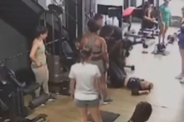 Mulher tem mal súbito e morre durante exercício em academia; vídeo