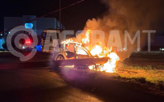 carro pega fogo na br-364 em Rondonópolis.png