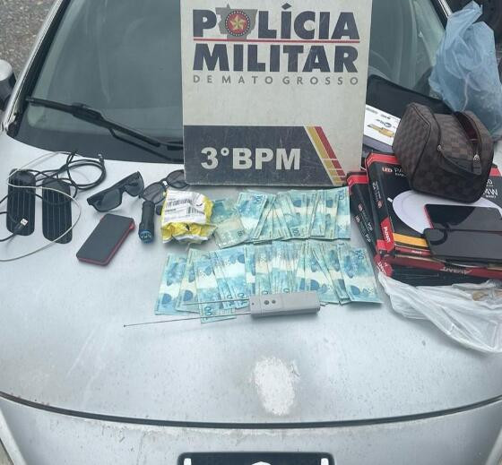 Trio tenta roubar carro em estacionamento de loja no Centro