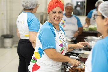 Projeto social ensina mulheres a gerar renda com cursos de Auxiliar de Cozinha e Personal Organizer