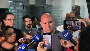 Abilio alega que não tem poder para impedir aumento da água
