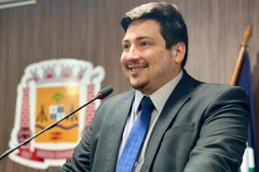 Após briga em boate, vereador de VG mostra dedo a policiais e vai preso