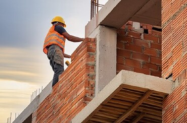 Justiça condena construtora a indenizar filhos de pedreiro morto durante obra