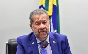 Lupi deixa Ministério da Previdência após escândalo de fraudes no INSS