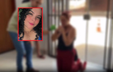Mãe de assassino se ajoelha e pede perdão à família de jovem; vídeo
