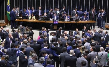 Câmara aprova MT com 10 deputados federais; AL terá 30 parlamentares em 2027