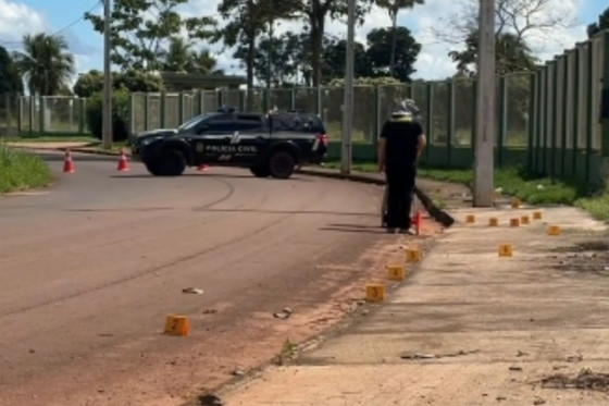 Adolescente de 16 anos bate motocicleta contra poste de energia e morre 
