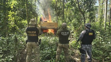 Operação destrói máquinas e desmonta garimpo ilegal em terra indígena em MT