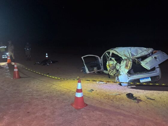 Dois morrem e três ficam feridos em acidente entre Uno e Corolla