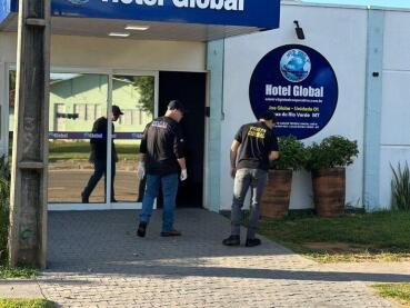 Jovem é assassinado dentro de quarto de hotel em MT; criminosos fogem a pé 