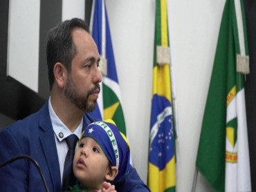 Suplente de Chico 2000 assume cadeira na Câmara e promete defender 