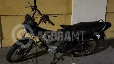 Motociclista bate frontalmente contra caminhonete e morre 