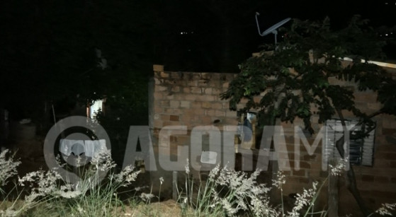 Jovem é chamado no portão por amigo e acaba morto a tiros 