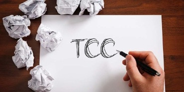 Faculdade deverá indenizar estudante impedida de entregar TCC 