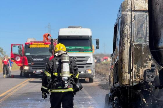 CARRETA DESTRUIDA POR INCÊNDIO 