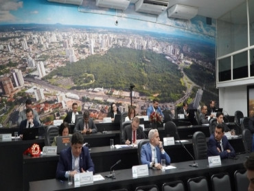 Câmara antecipa sessão de quinta para quarta-feira