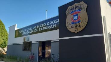 Dupla espanca garotas de programa com mangueiras em MT