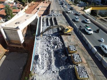 Obras avançam com escavação de trincheira em Cuiabá 