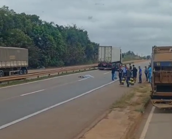 Mulher morre atropelada em rodovia