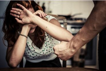 Homem é preso por esfaquear ex-mulher em MT