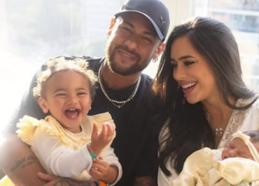 Neymar revela rosto da filha caçula e significado do nome; veja fotos