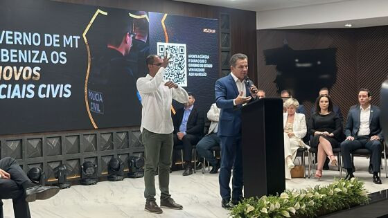 Governador durante cerimônia de formatura de 125 novos policiais civis