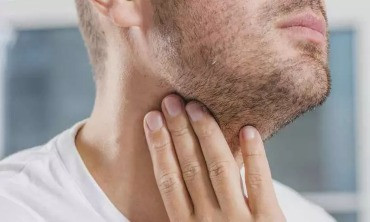 Sinais do câncer de cabeça e pescoço podem começar pela boca